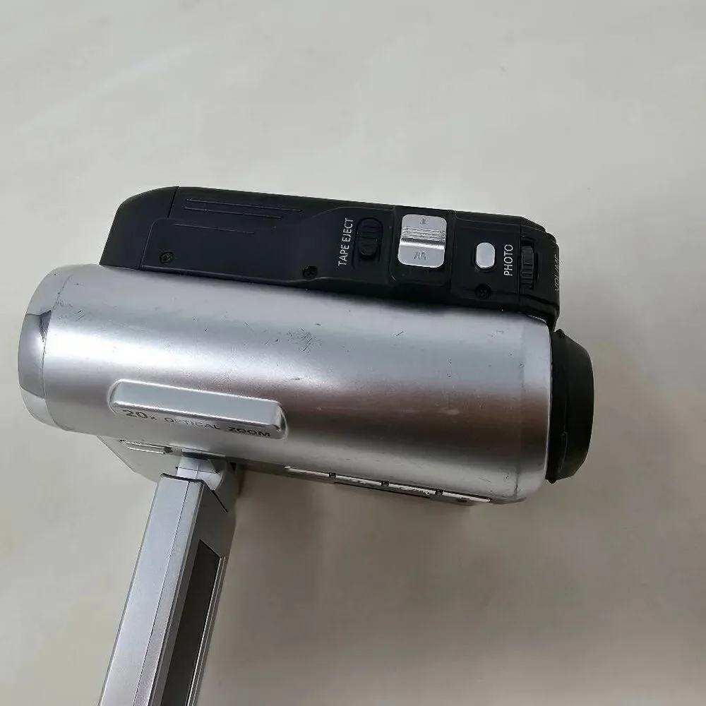 SAMSUNG SC-D353 MINI DV CAMCORDER 20X OPTICAL ZOOM NO BATTERY UNTESTED FOR PARTS